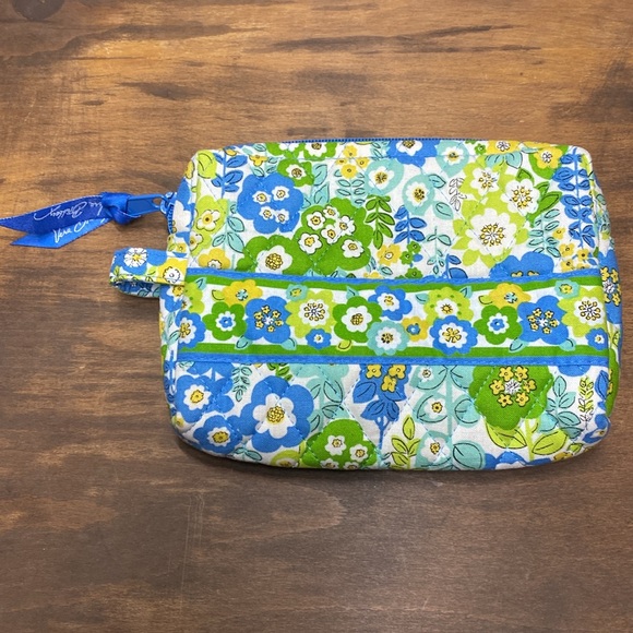 🧵EUC Vera Bradley Small Makeup Bag blue Green Yellow Floral - Picture 1 of 8